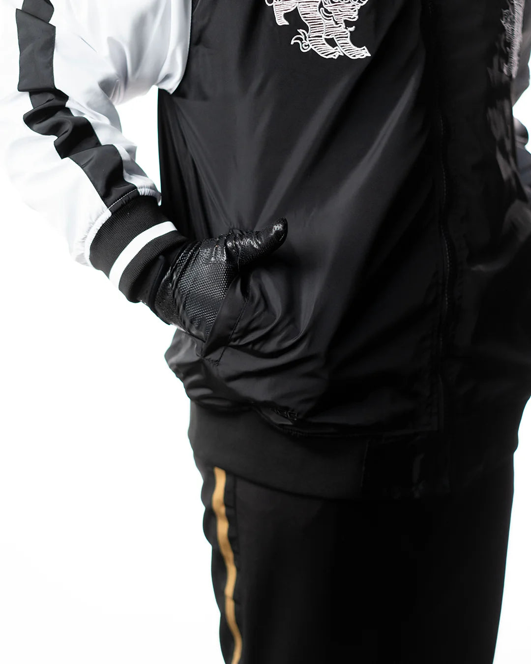 Wind Breaker shishitoren black bomber jacket model front three quarter view