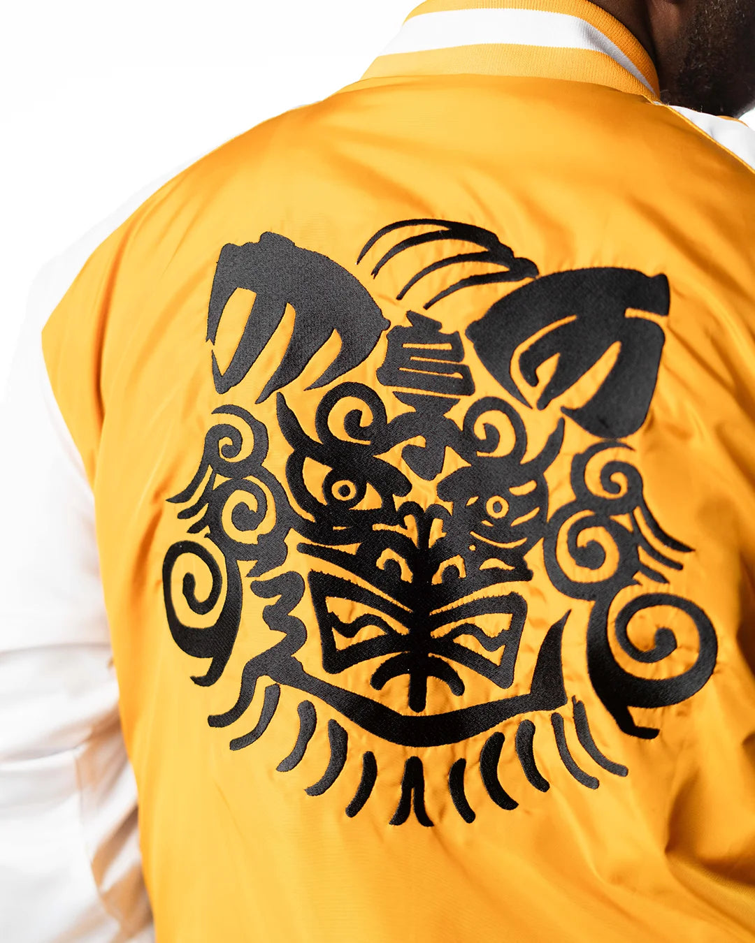 Wind Breaker shishitoren orange bomber jacket black back emblem close up