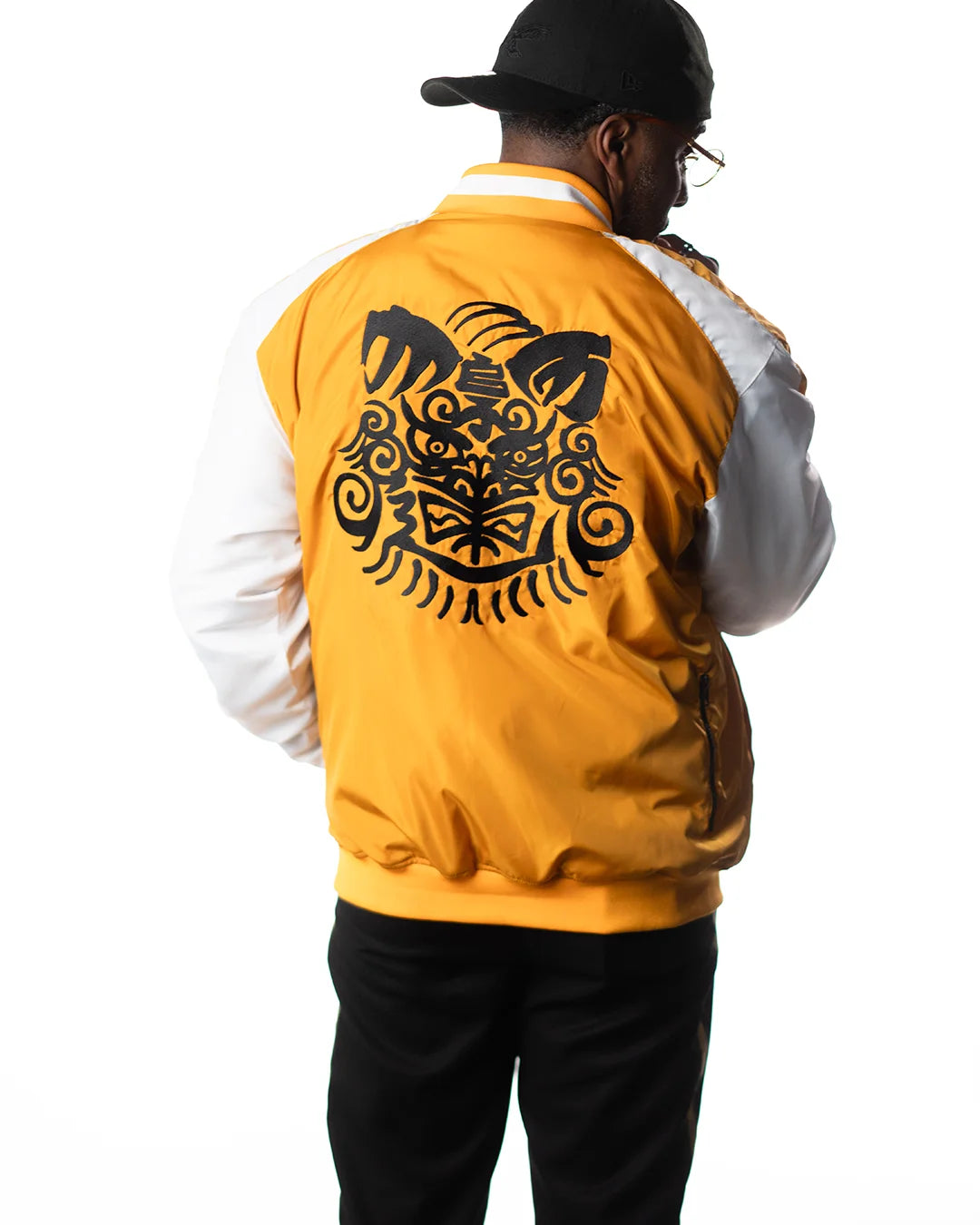 Wind Breaker shishitoren orange bomber jacket model back three quarter view